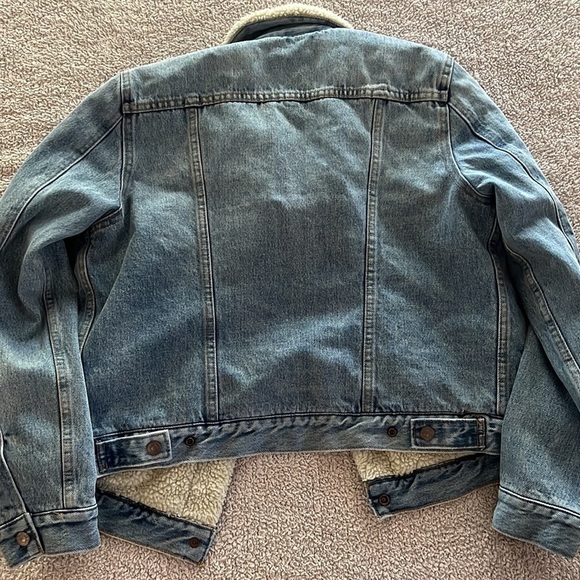 Levi’s Premium Ex-Boyfriend Sherpa Trucker Jacket - Picture 8 of 10
